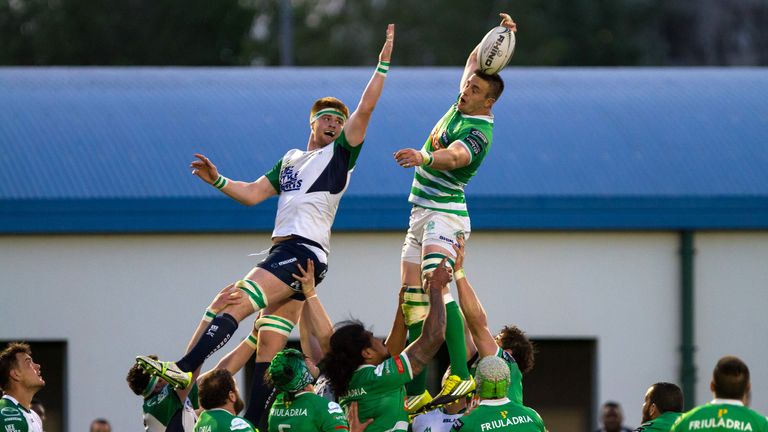 Connacht's Sean O'Brien with Abraham Steyn of Treviso at the line-out