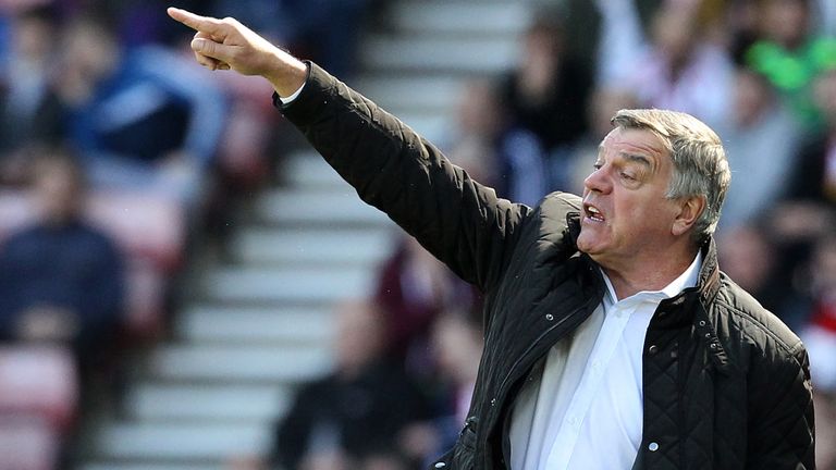 Sunderland manager Sam Allardyce shouts instructions to his players from the touchline during the Premier League match v Leicester