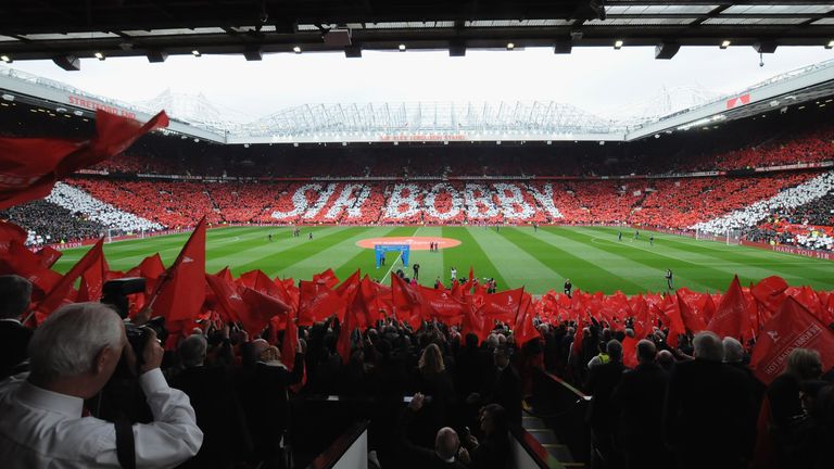 Manchester United fans hold up a mosaic in honour of Sir Bobby Charlton 