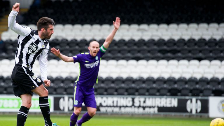 Rocco Quinn equalises for St Mirren at home to Hibernian