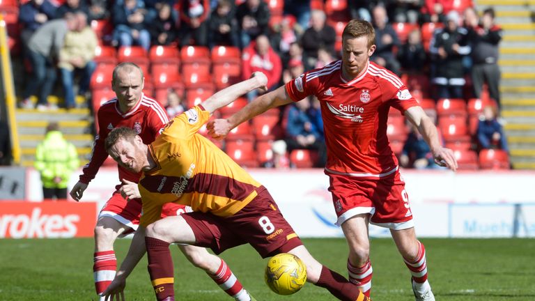 Motherwell's Stephen Pearson (8) battles with Aberdeen's Adam Rooney (right) 