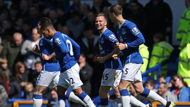 Tom Cleverley (2nd R) of Everton celebrates scoring his team's first goal 