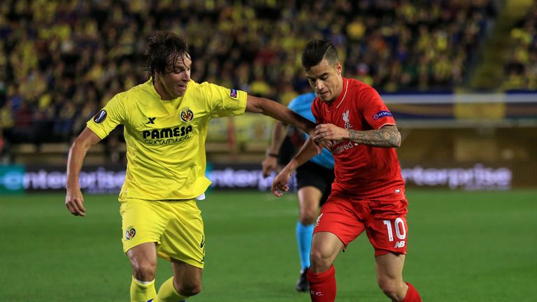 Liverpool's Philippe Coutinho (right) and Villarreal's Tomas Pina battle for the ball during the UEFA Europa League Semi Final, First Leg match at Estadio 