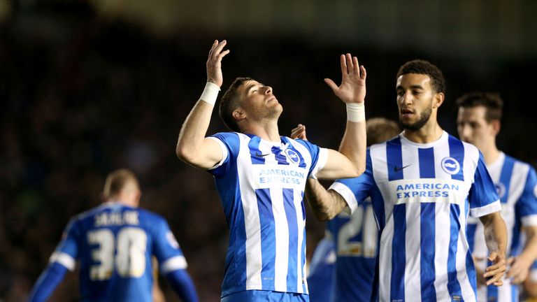 Brighton and Hove Albion's Tomer Hemed (centre) celebrates scoring his side's first goal of the game from the penalty spot during the Sky Bet Championship 