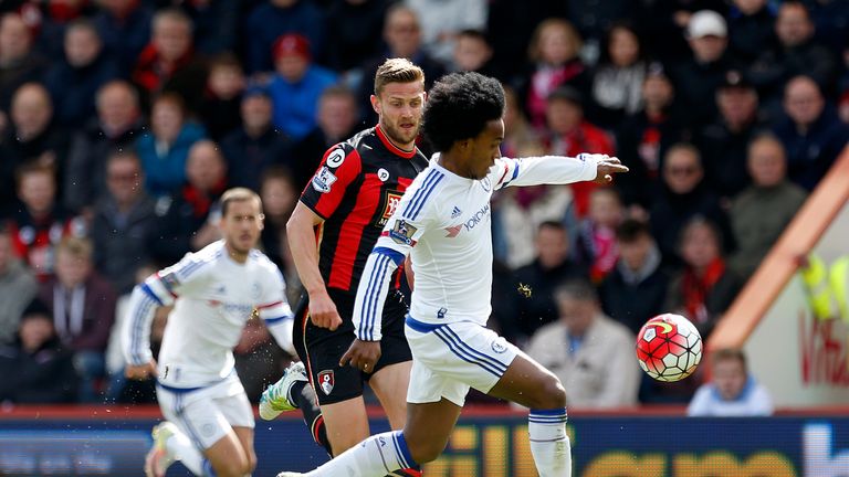 Chelsea's Willian (right) and AFC Bournemouth's Simon Francis battle for the ball during the Barclays Premier League match at the Vitality Stadium, Bournem