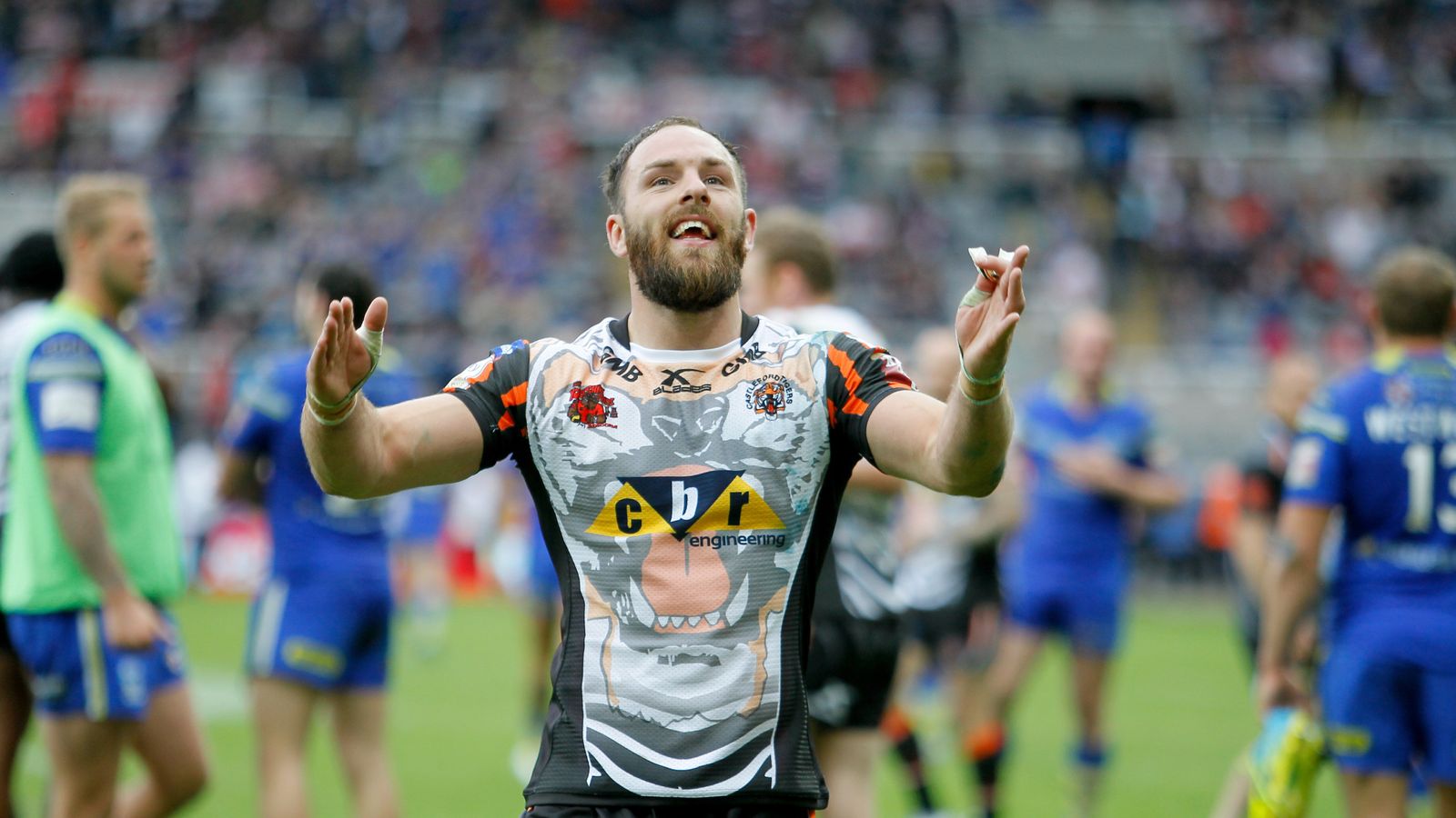 Luke Gale signs fiveyear contract at Castleford Tigers Rugby League