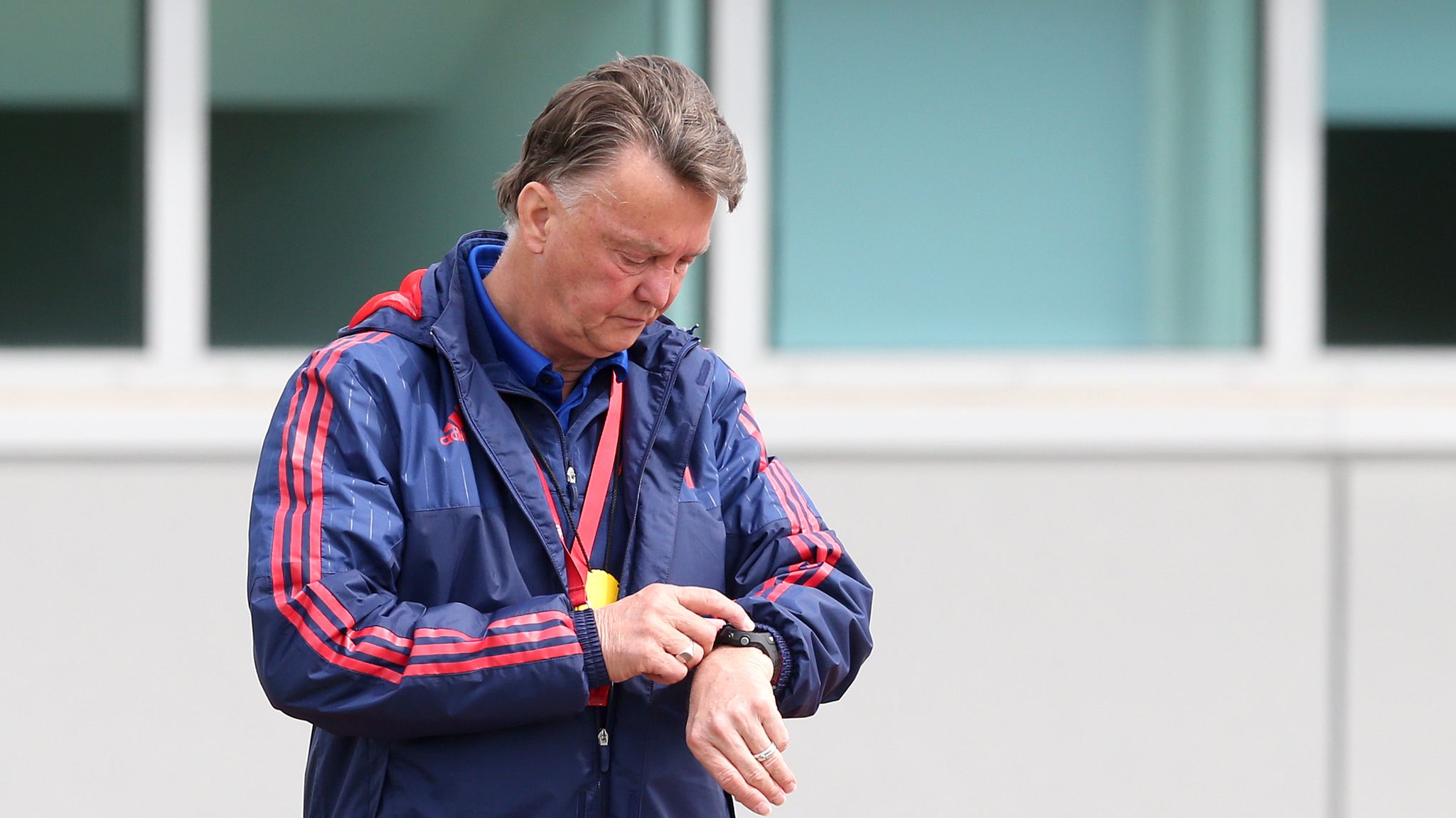 Van Gaal Coaching Staff At United - ksiazkomol