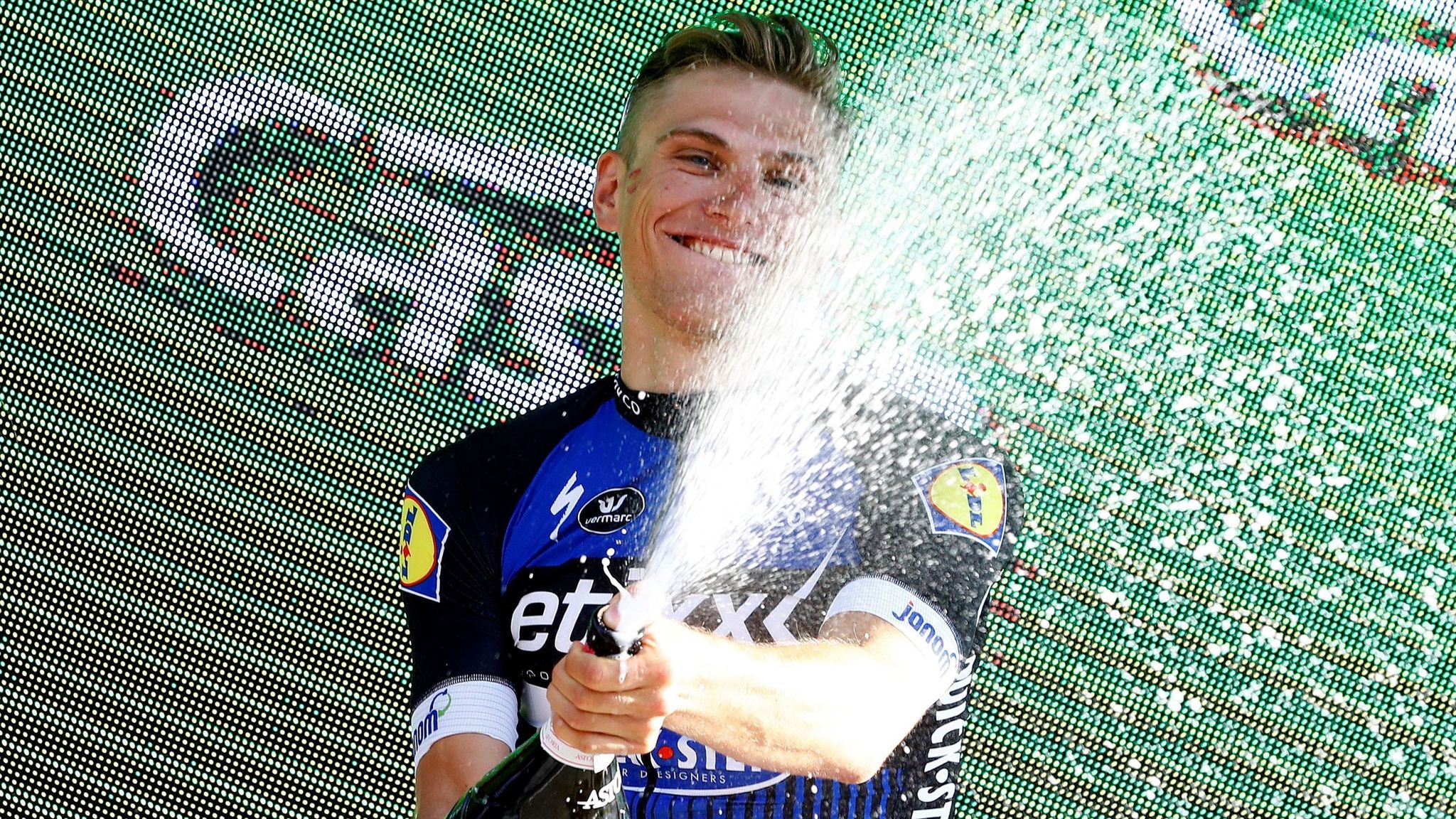 Giro d'Italia: Marcel Kittel wins stage two as Tom Dumoulin keeps lead ...