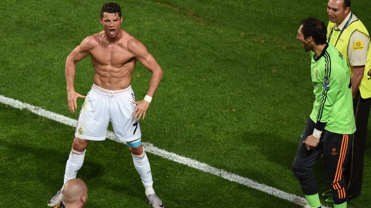 Cristiano Ronaldo (L) celebrates after scoring during 2014 Champions League Final