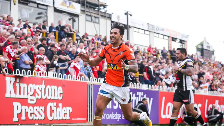 Picture by Alex Whitehead/SWpix.com - Castleford Tigers v Salford Red Devils - Castleford's Denny Solomona celebrates his try.