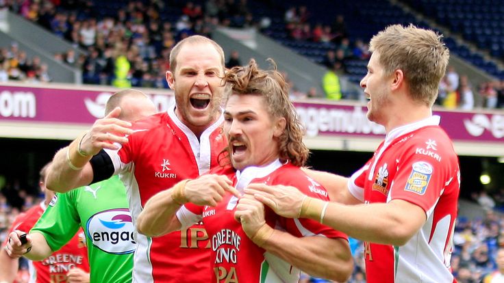 Jarrod Sammut (centre) celebrates scoring a try against Bradford at the 2010 Magic Weekend