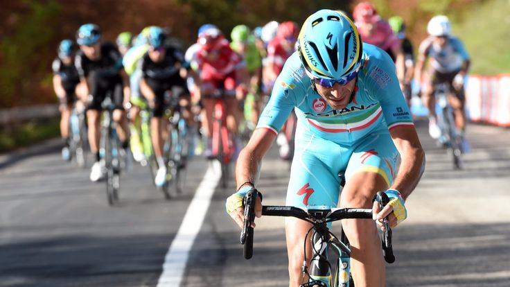 Vincenzo Nibali attacks on stage six of the 2016 Giro d'Italia