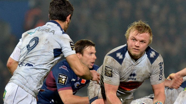 Agen's Welsh flanker Luke Hamilton passes the ball during the French Top 14 rugby union match between Union Bordeaux-Begles and SU Agen