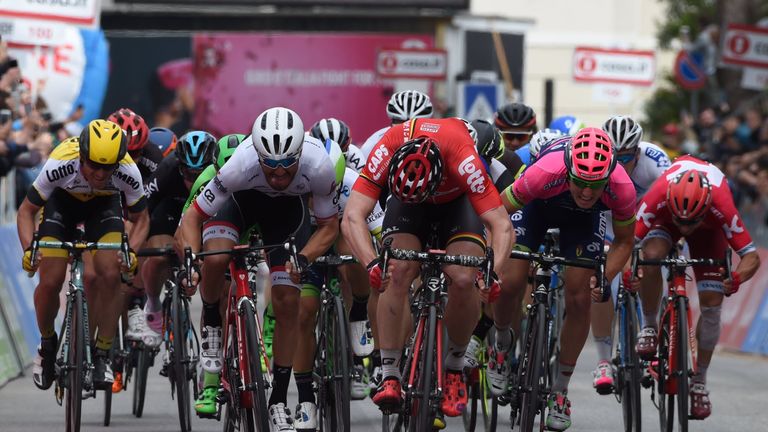 Andre Greipel stretches for the line at the end of stage seven of the 2016 Giro d'Italia