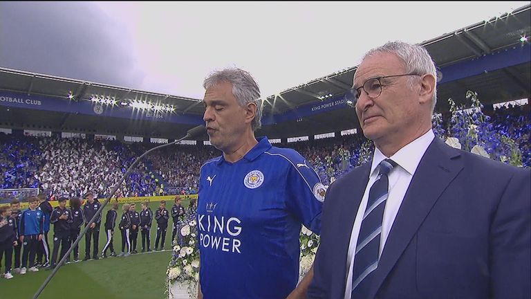 Opera star Andrea Bocelli serenaded champions Leicester and manager Claudio Ranieri ahead of kick-off at the King Power Stadium