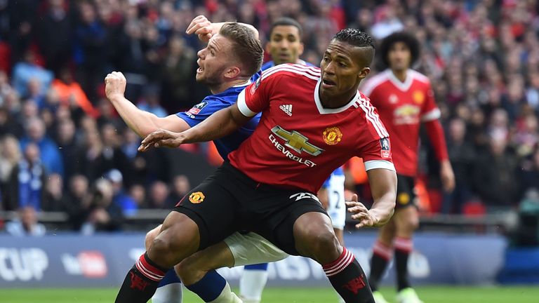 Manchester United's Ecuadorian midfielder Antonio Valencia (R) defends against Everton's English midfielder Tom Cleverley (L)