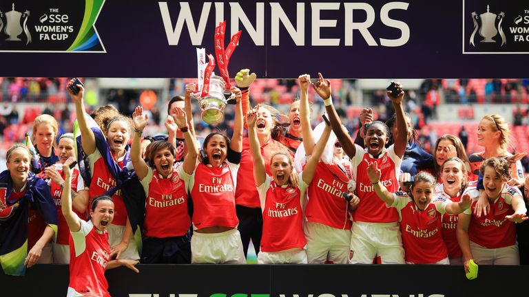 LONDON, UNITED KINGDOM - MAY 14:  Captain Alex Scott of Arsenal lifts the trophy with team mates as they celebrate victory after the SSE Women's FA Cup Fin