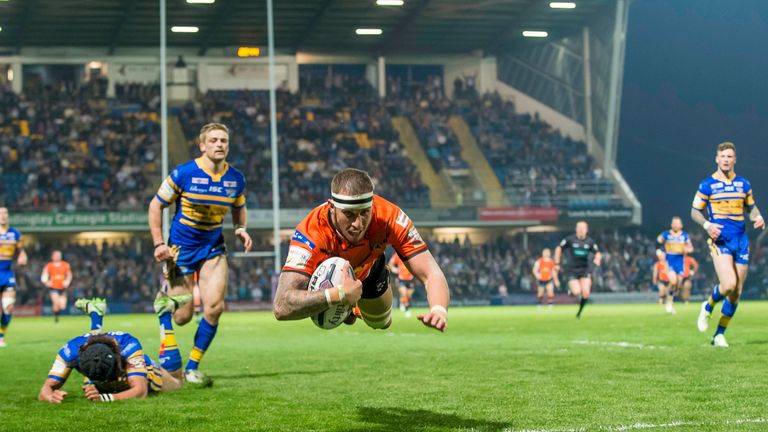 Castleford's Ben Crooks makes a spectacular diving try against Leeds.