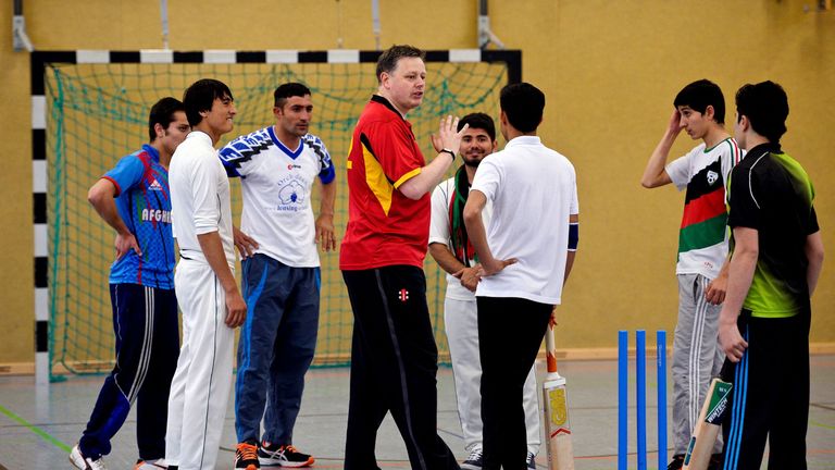 Brian Mantle (C), and members of Cricket Team Altendorf 09 Blue Tigers