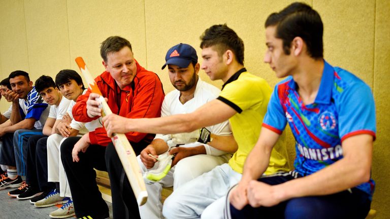 Mantle (C), says there are now over 4,000 cricketers in Germany