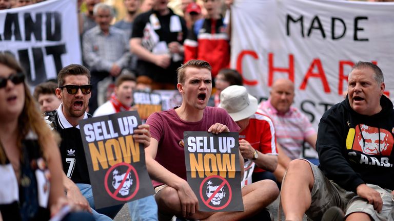 Charlton fans continue protest against owner Roland Duchatelet with sit