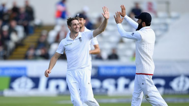 Chris Woakes of England celebrates with Moeen Ali after dismissing Kusal Mendis of Sri Lanka