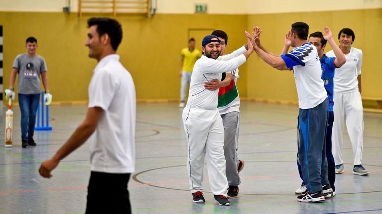 40,000 refugees arrived from Pakistan and Afghanistan in 2015