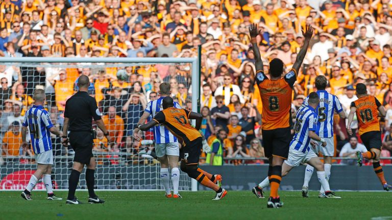 Hull City's French-born Senegalese midfielder Mohamed Diame (C) scores the opening goal during the English Championship play-off final