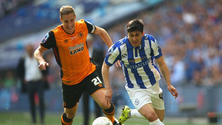 Fernando Forestieri of Sheffield Wednesday and Michael Dawson of Hull City compete for the ball during Sky Bet Championship play-off final