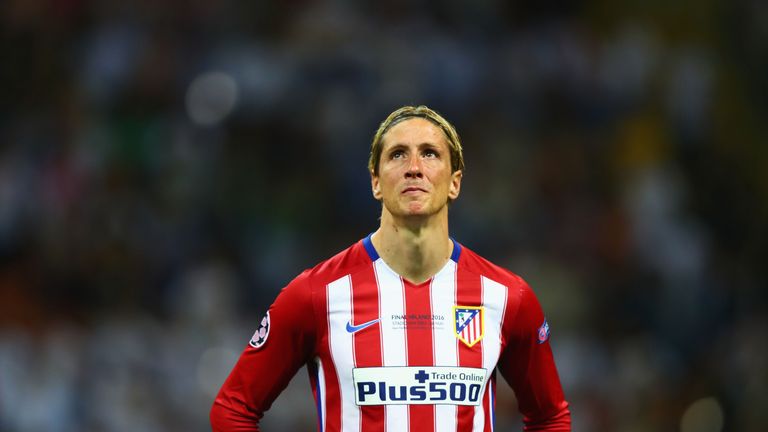 MILAN, ITALY - MAY 28:  Fernando Torres of Atletico Madrid shows his dejection during the UEFA Champions League Final match between Real Madrid and Club At