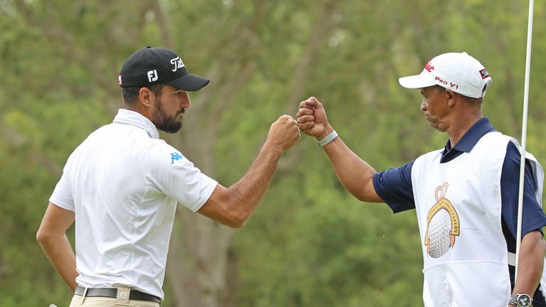 Laporta takes a one-shot advantage in to the weekend