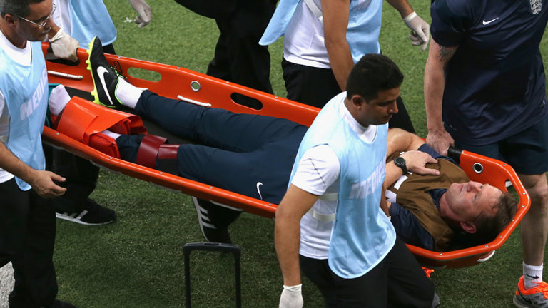 England physio Gary Lewin breaks ankle against Italy