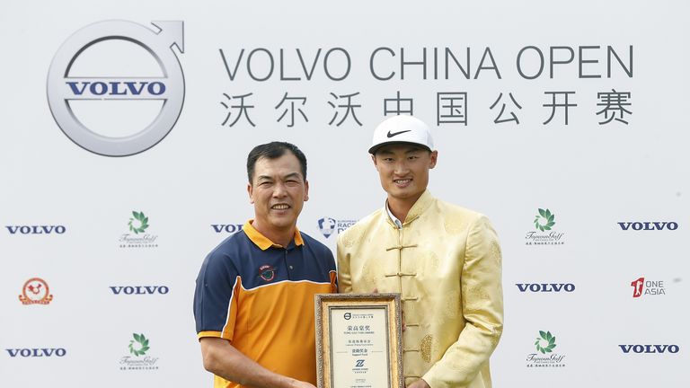 Li Hao Tong with Zhang Lian Wei, who was one of the first Chinese golfers to make an impact