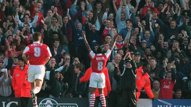 Alan Smith and Ian Wright celebrate together in 1994