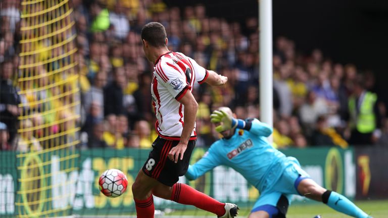 Jack Rodwell of Sunderland scores against Watford 