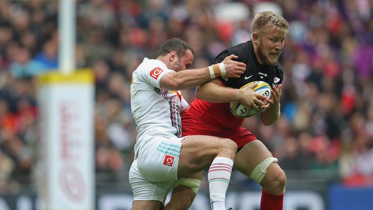 Jackson Wray of Saracens is tackled by Jamie Roberts of Harlequins during the Aviva Premiership between Saracens and Harlequins