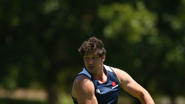 SYDNEY, AUSTRALIA - NOVEMBER 18: Jeremy Tilse of the Waratahs passes during a Waratahs Super Rugby pre-season training session at Moore Park on November 18