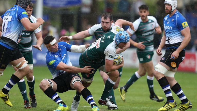 Jordan Crane is tackled by Bath flanker Francois Louw 