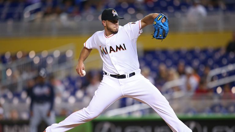 MIAMI, FL - SEPTEMBER 25: Jose Fernandez #16 of the Miami Marlins pitches during the game against the Atlanta Braves at Marlins Park on September 25, 2015 