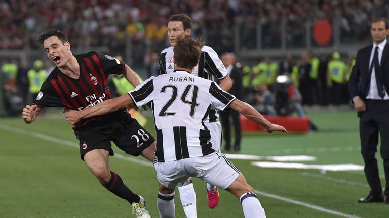 AC Milan's Giacomo Bonaventura (L) vies with Juventus' Daniele Rugani