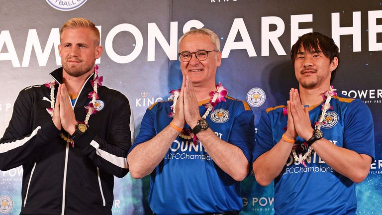 Kasper Schmeichel, Claudio Ranieri and Shinji Okazaki at Bangkok Airport