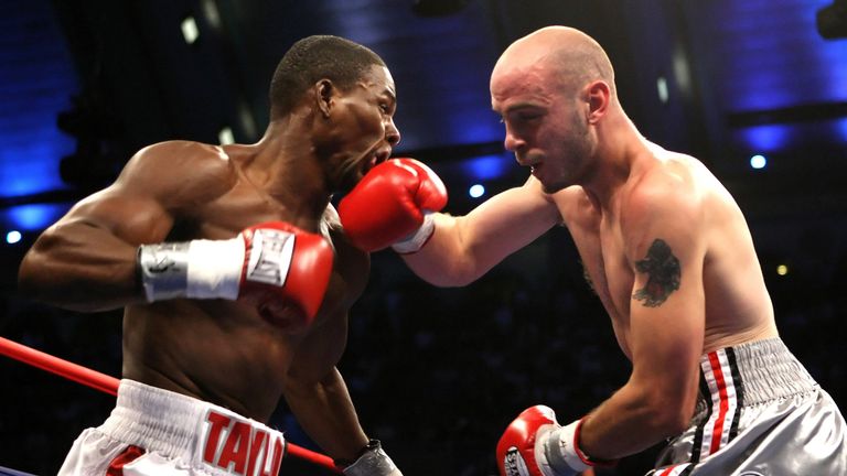 Kelly Pavlik lands a right hook against Jermain Taylor 