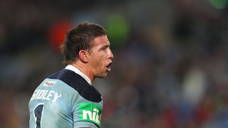 Kurt Gidley talks to his team during game one of the State of Origin series between the New South Wales 