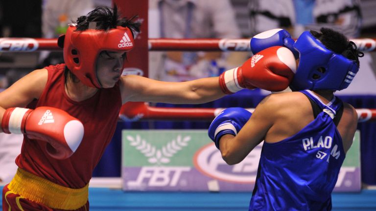 Laopeam Peamwilai (R) 