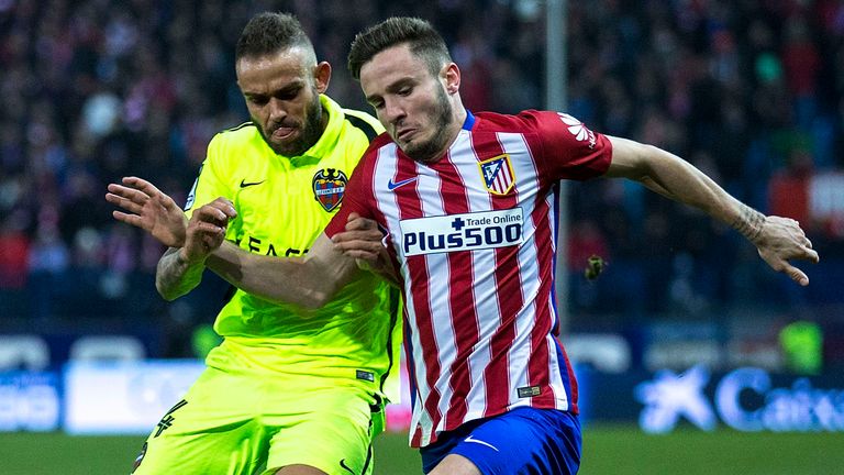 MADRID, SPAIN - JANUARY 02: Saul Niguez (R) of Atletico de Madrid competes for the ball with David Navarro (L) of Levante UD during the La Liga match betwe