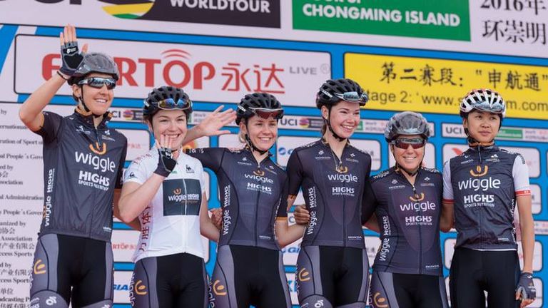 Lucy Garner takes the podium with her Wiggle High5 team-mates in China