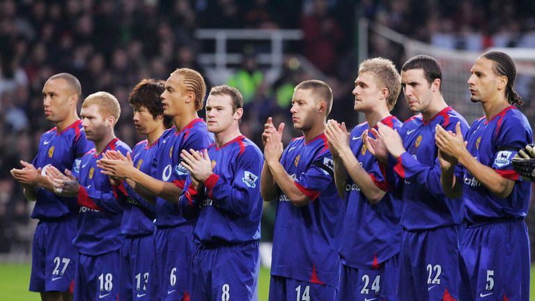 The Manchester United team take part in the minute's applause in honour of George Best 