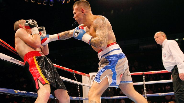 Martin Murray (r) made short work of Cedric Spera