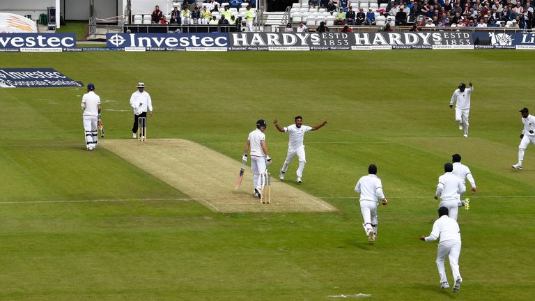 LEEDS, ENGLAND - MAY 19:  Sri Lanka bowler Dasun Shanaka celebrates after dismissing England batsman Nick Compton  during day one of the 1st Investec Test 