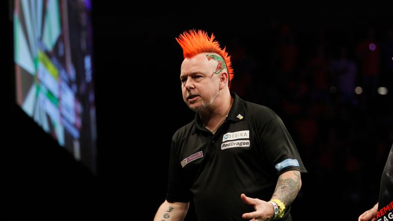 PREMIER LEAGUE DARTS 2016.ROTTERDAM AHOY,.ROTTERDAM,NETHERLANDS.PIC;LAWRENCE LUSTIG.RAYMOND VAN BARNEVELD V PETER WRIGHT.PETER WRIGHT IN ACTION